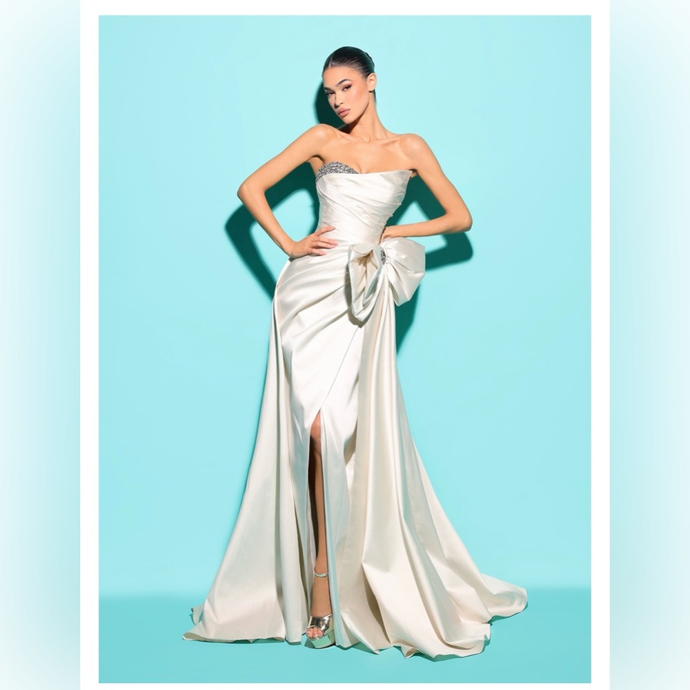 Tarik Ediz /// White Genna dress.